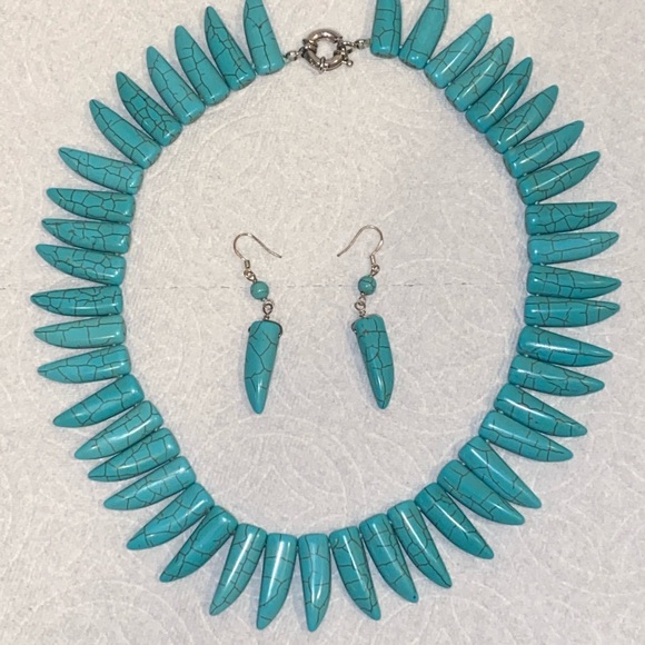 Jewelry - Turquoise necklace and earring set